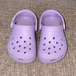 Toddler Lavender Crocs Size 6